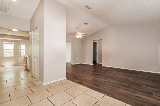 Building Photo - 8047 Hathaway Dr