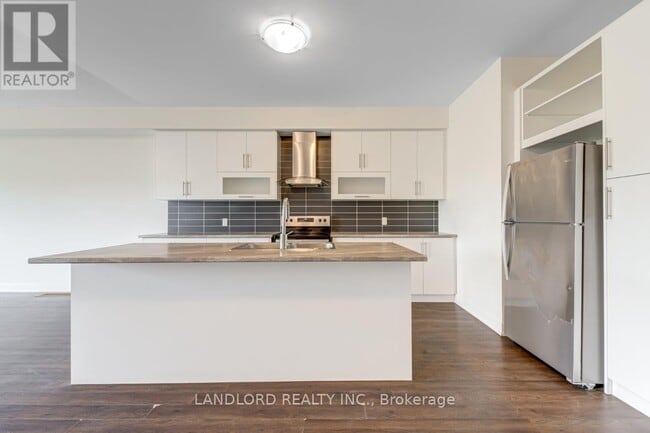 Photo du bâtiment - 40 Donald Fleming Way