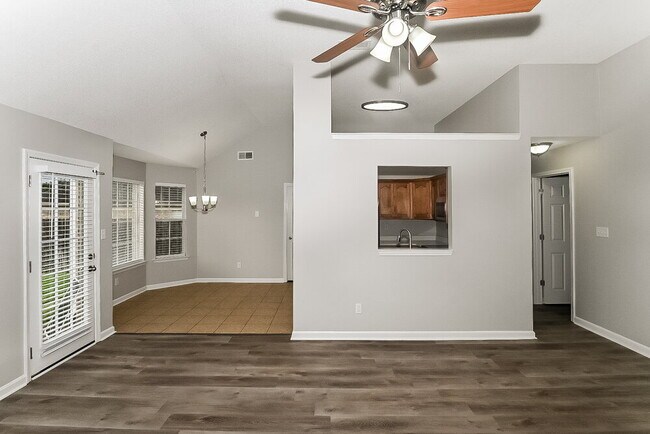 Foto del edificio - 5940 Keebler Dr W