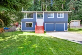 Building Photo - 1107 NE 200th St