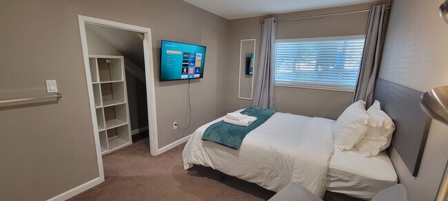 Building Photo - 1803 N 200th St