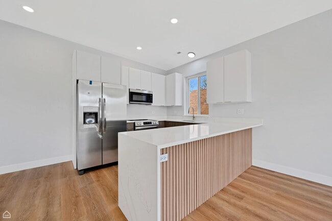 Building Photo - 2626 W 21st St