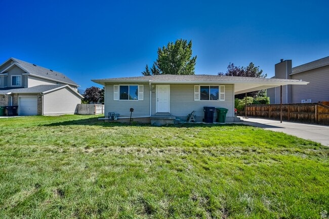 Photo - 916 Vics Rd Townhome