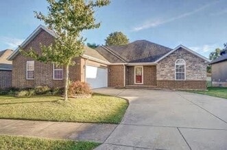 Building Photo - 596 E Thorn Hill Dr