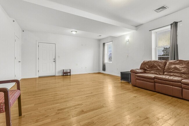 Foto del edificio - 48 Dudley St