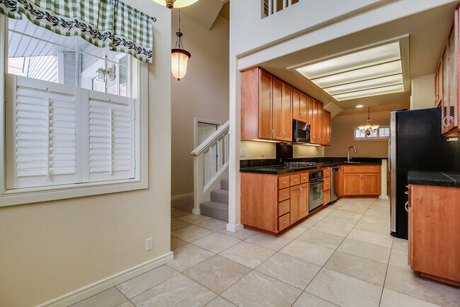Building Photo - Beautiful 3+Bedroom, 3-Bath Home ~ With La...