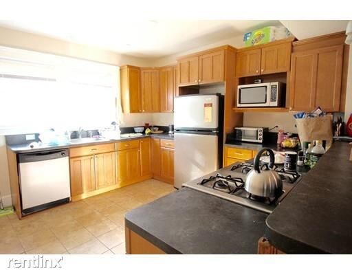 Foto del edificio - 4 br, 2 bath  - 45 Radnor Rd # 2