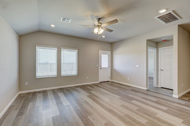 Building Photo - 4109 Sara Pk Dr