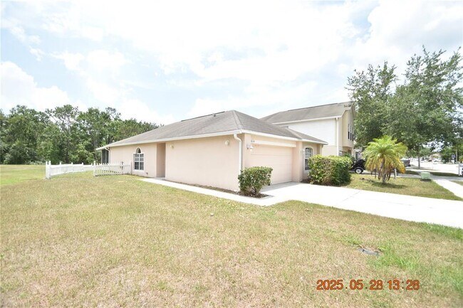 Building Photo - 30634 Birdhouse Dr
