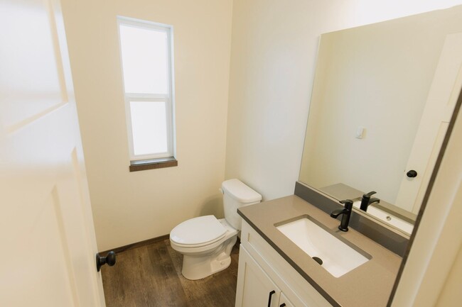 Foto del edificio - 3 Bedroom 2 1/2 bathroom Hayden Townhome!