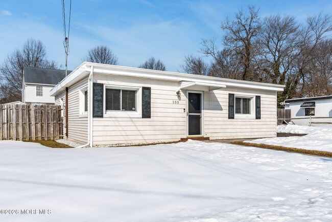 Building Photo - 105 Center St