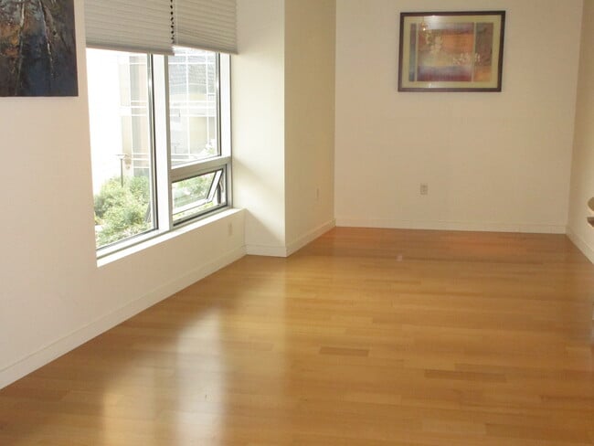 Building Photo - Meriwether West - North facing studio with river/bridge views/parking/amenities/utilities