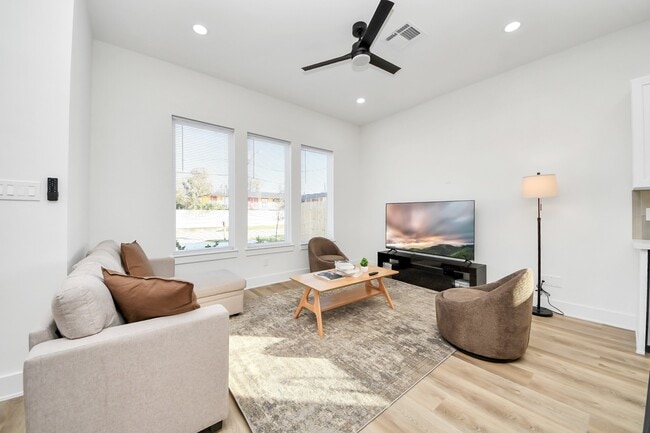 Building Photo - 3909 Maggie St