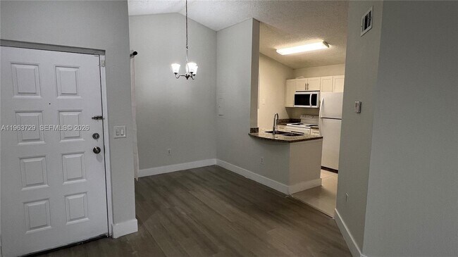 Foto del edificio - 2810 N Oakland Forest Dr