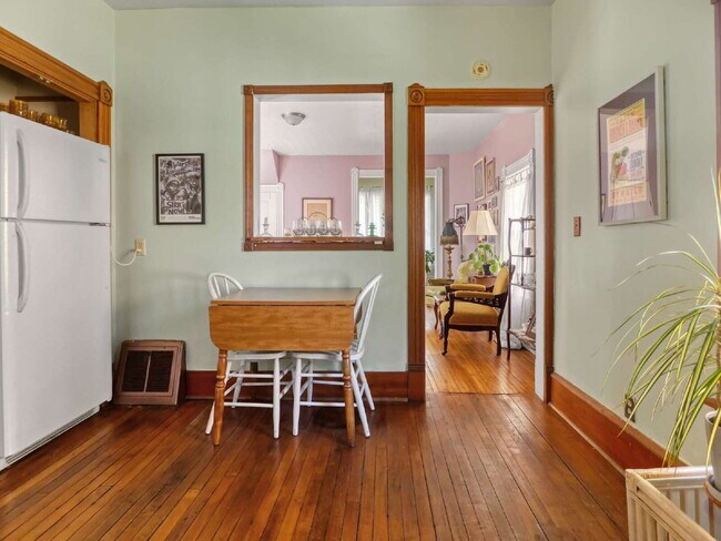 Building Photo - Classic 2-Bedroom Home in Phillips Neighborhood Pets Welcome!