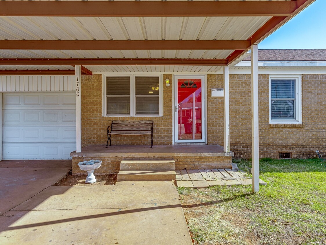 Primary Photo - 1700 Hanna Dr