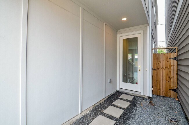 Foto del edificio - 6708 Parker Grv Ln