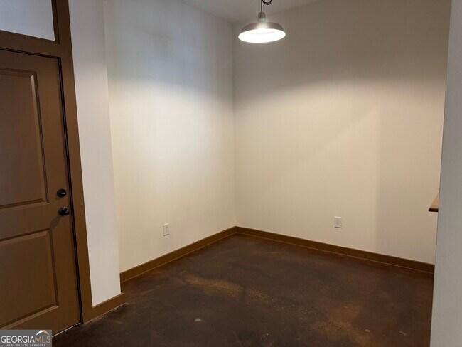 Building Photo - 250 Martha Dr