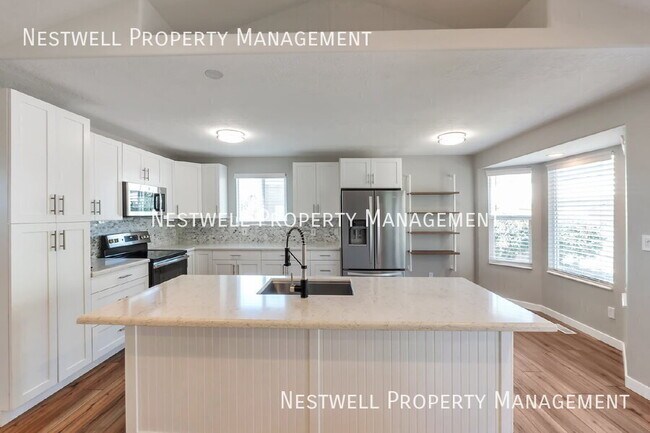 Building Photo - 3641 S Sunrise Dr