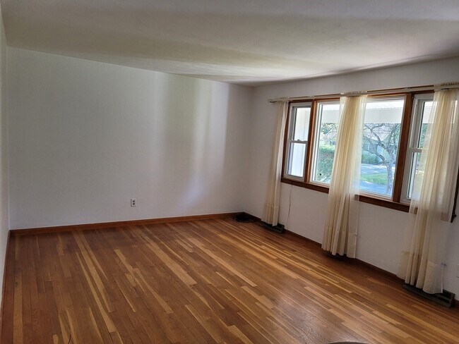 Building Photo - 168 Nevins Ave