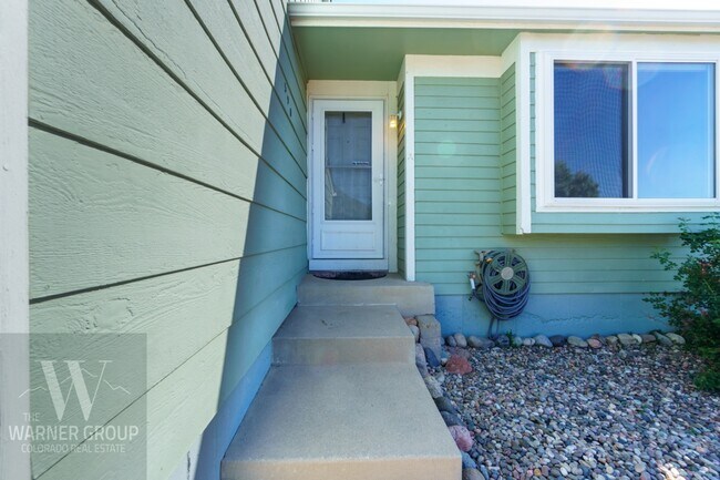 Building Photo - 590 Crosstrail Dr