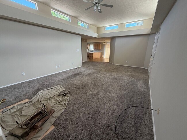 Foto del edificio - Spacious 3-Bedroom