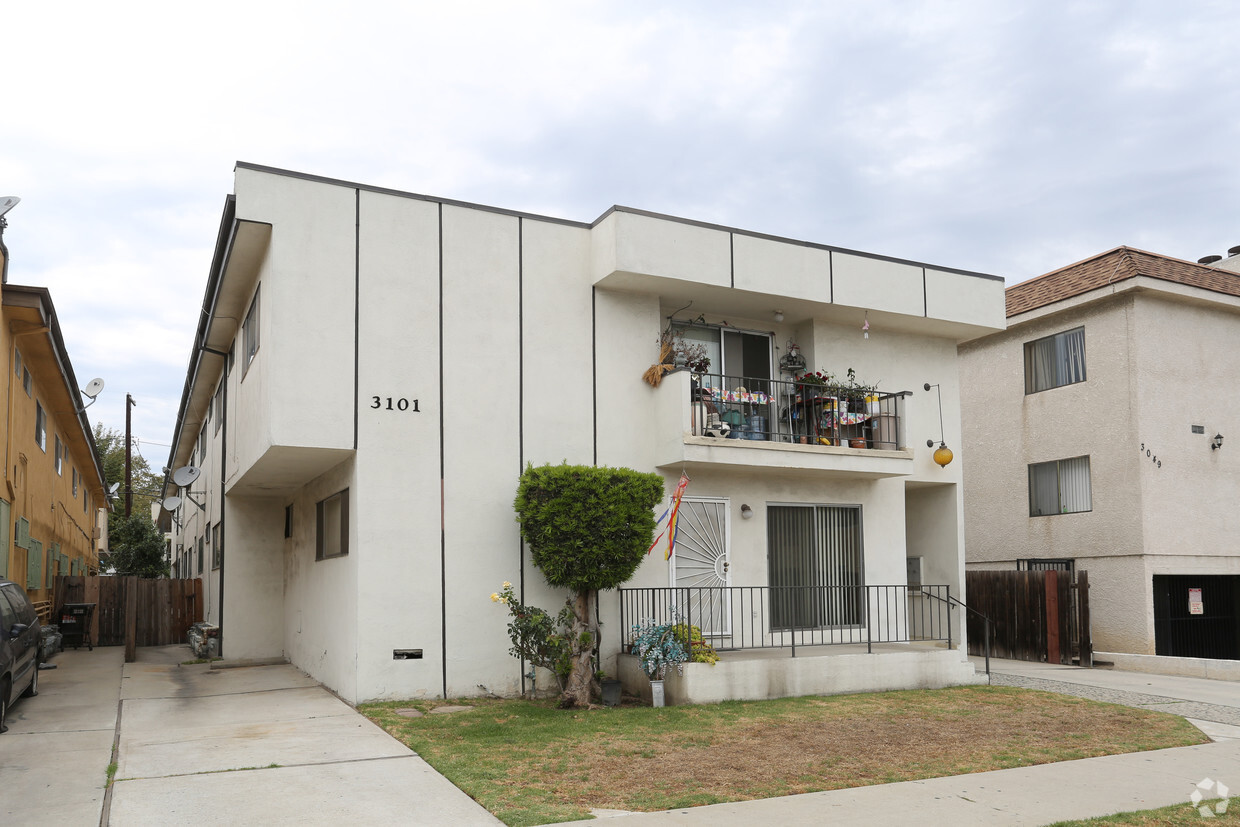 Building Photo - 3101 S Canfield Ave