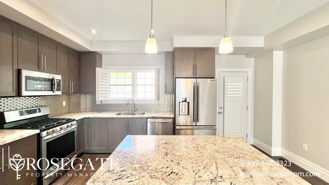 Building Photo - Spacious 3-Bedroom, 3-Bath Freehold Townho...
