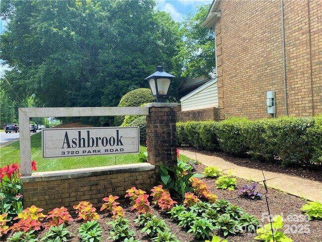 Foto del edificio - 3722 Park Rd