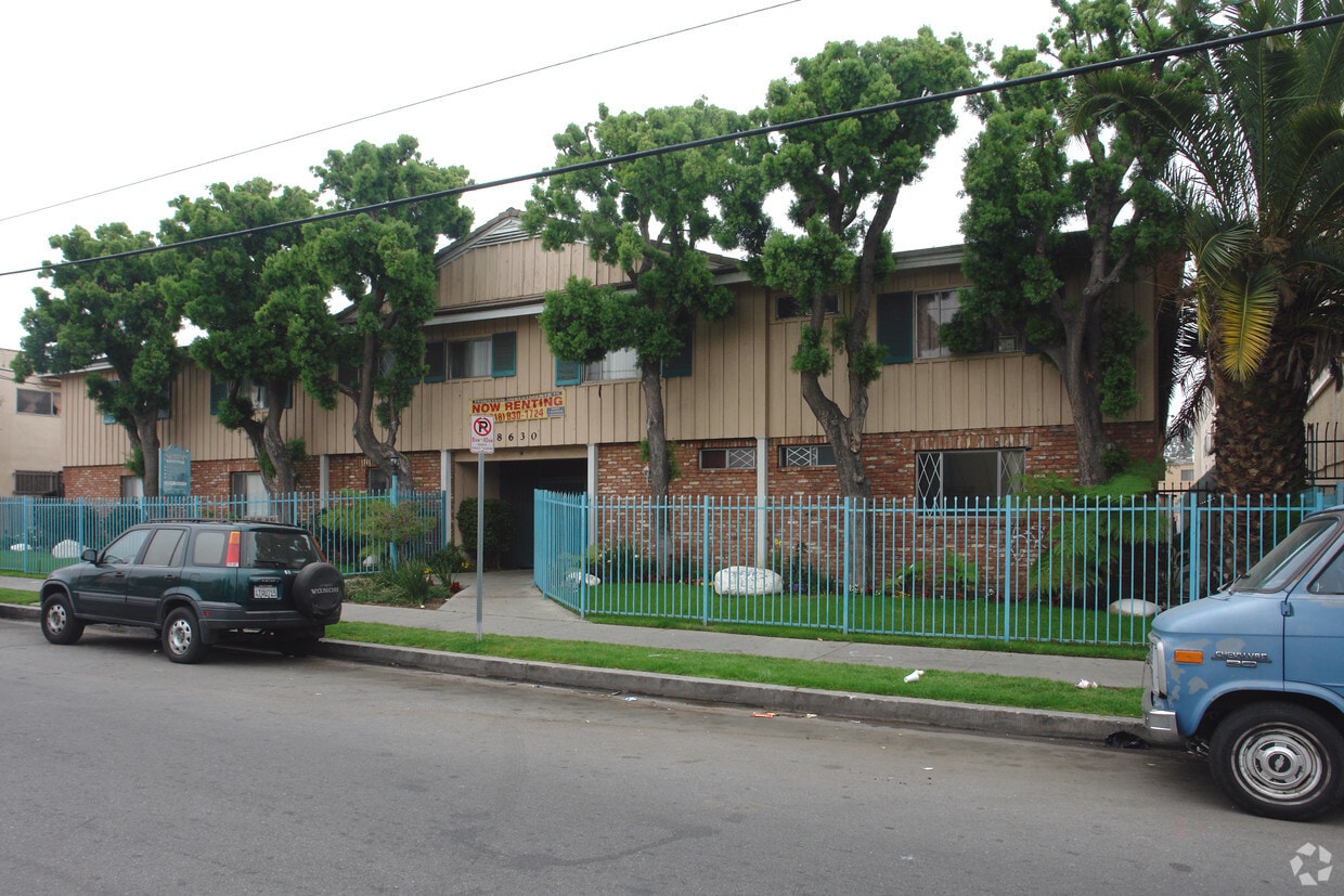 Primary Photo - 8630 Willis Ave