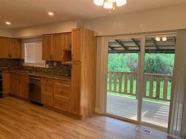 Building Photo - 32306 Diamond Ave