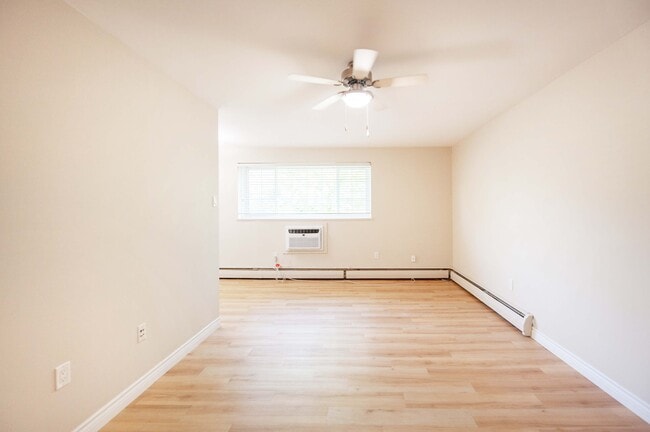 Building Photo - 1080 Moncton Av