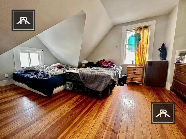 Building Photo - 5 bedroom in Waltham MA 02453