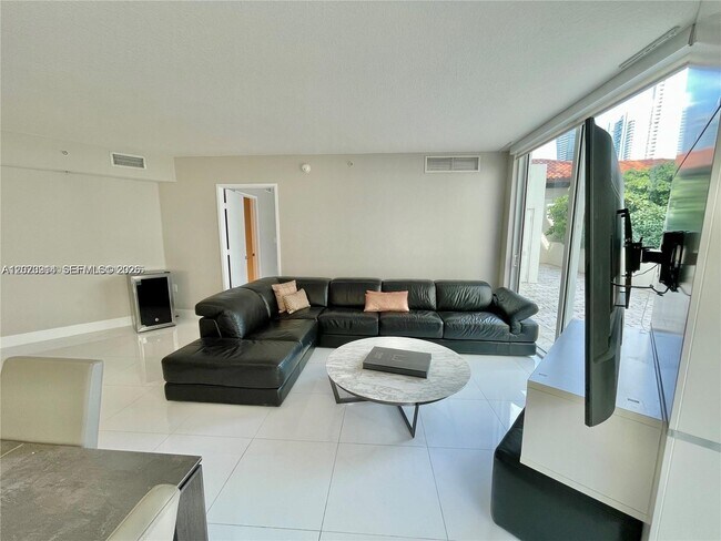 Foto del edificio - 150 Sunny Isles Blvd