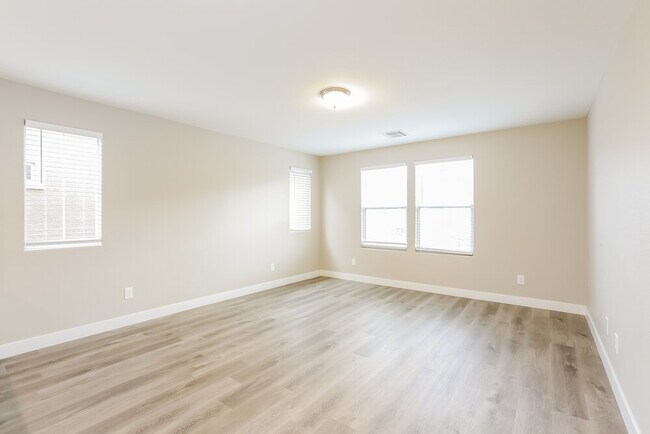 Building Photo - 7333 Caballo Range Ave