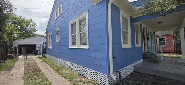 Foto del edificio - 2827 Robertson St