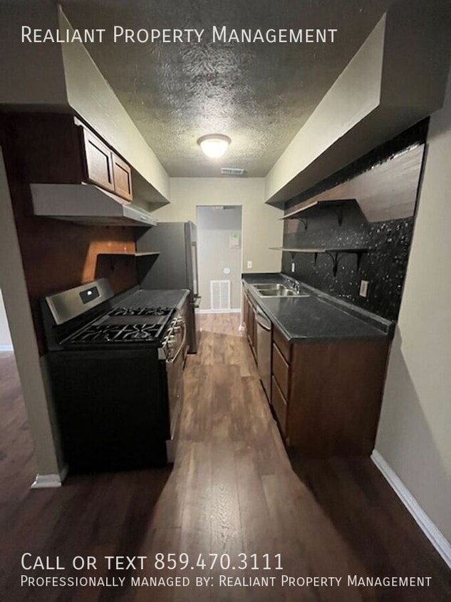 Primary Photo - 1281 Village Dr