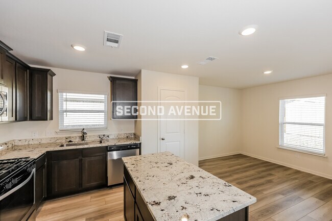 Foto del edificio - 327 Condie Russell Ave