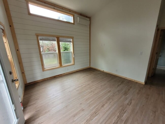 Building Photo - 65000 US-26