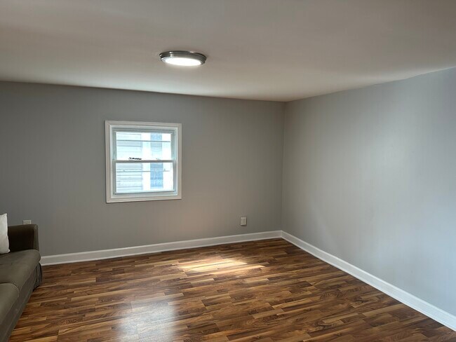 Building Photo - 3250 N Albany Ave