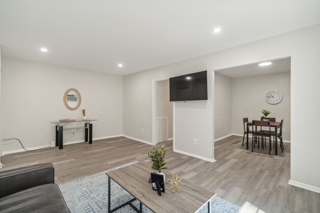 Building Photo - 808 Wharton Dr