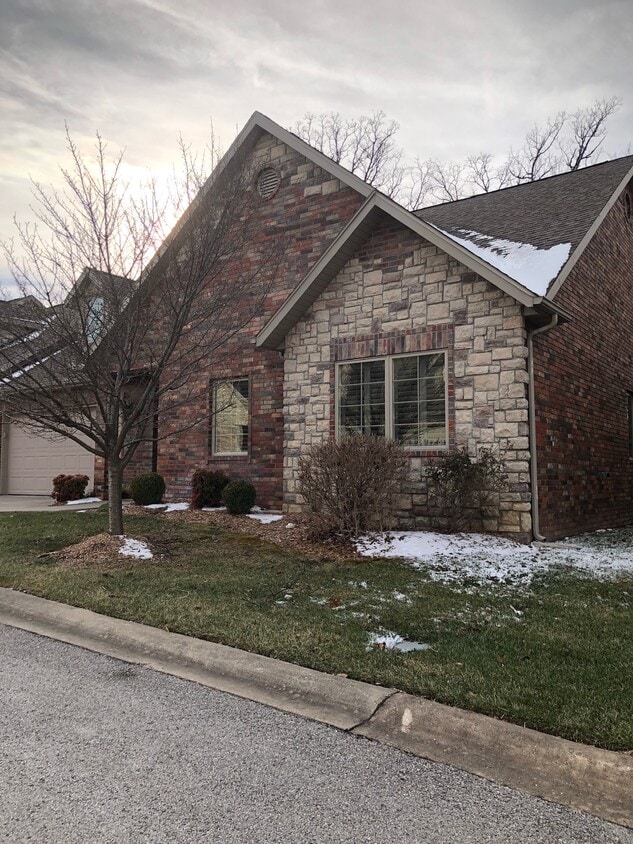 213 Stillwood Dr, Branson, MO 65616 Condo for Rent in Branson, MO