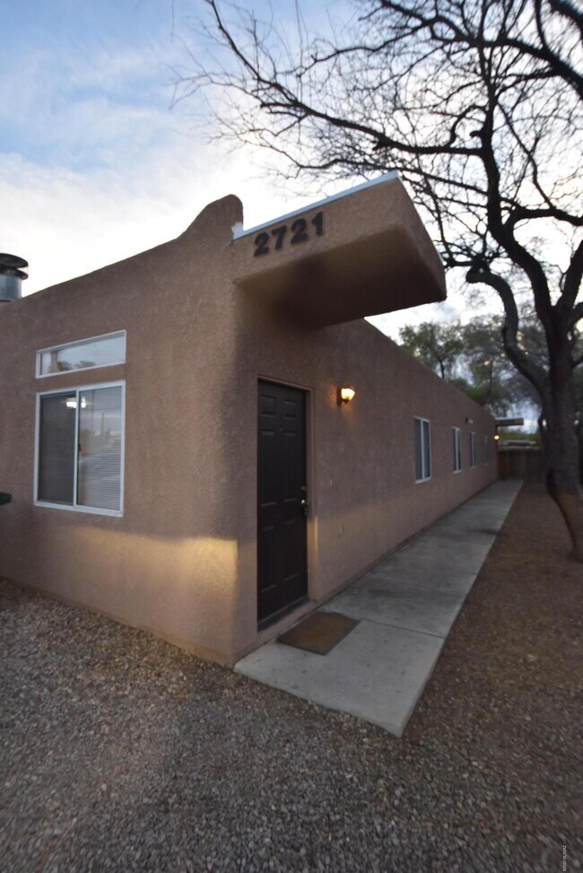 Building Photo - 2721 N Dodge Blvd