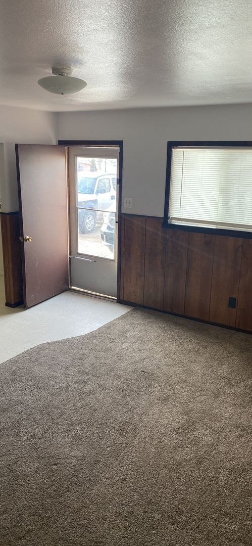 Building Photo - 1406 Saiz Ln