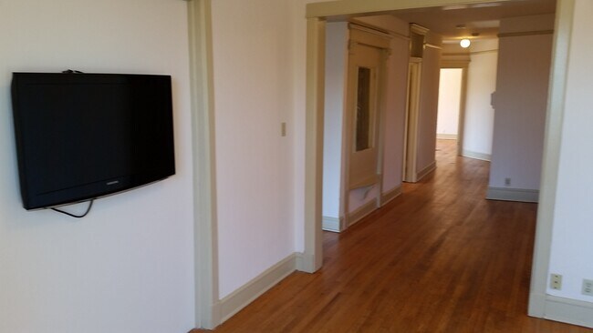 Building Photo - 811 N 22nd St