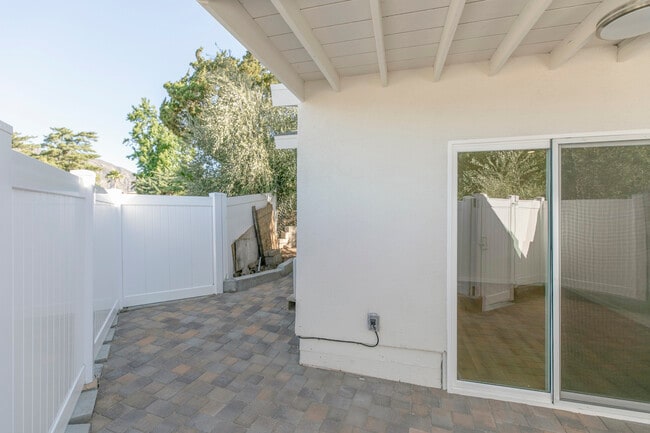 Building Photo - 7209 Dos Rios Dr