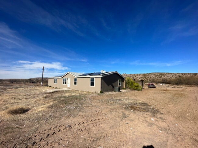 Foto del edificio - 6983 Black Point Rd
