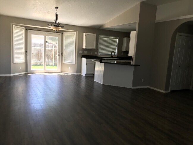 Dining Area - 821 E Hawk St