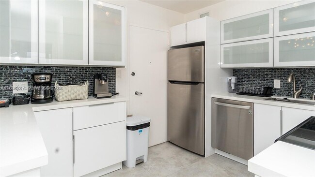 Foto del edificio - 5161 Collins Ave