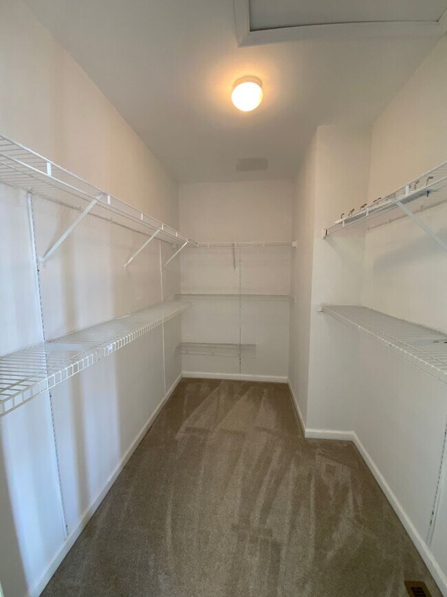 Building Photo - Great town home in Sterling Place
